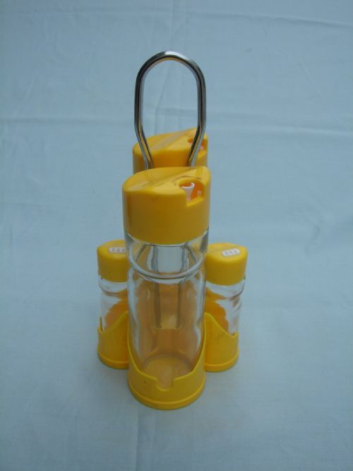 GLASS OIL AND VINEGAR CRUET SET